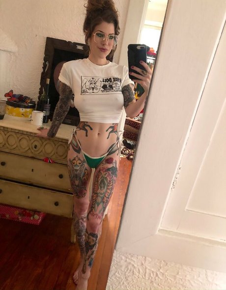 Peirslouise star exclusive photo