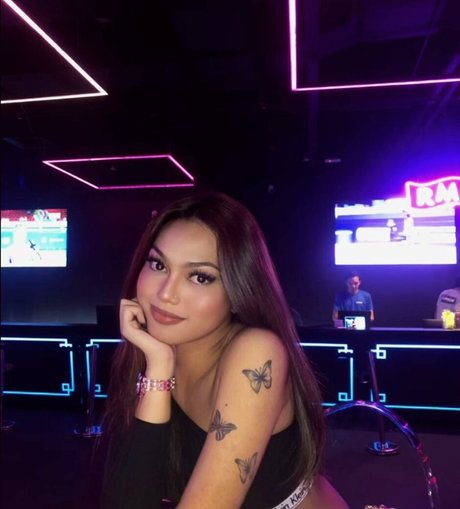 Ariana Tashne sexy actress galleries