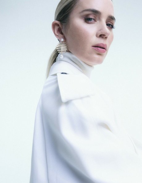 Emily Blunt model erotic pics