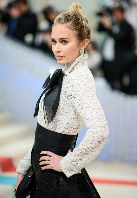 Emily Blunt star top img