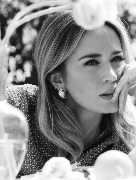 Emily Blunt star sexy galleries