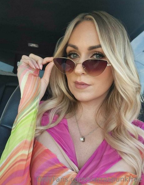 sierraspunkfree model nudes img