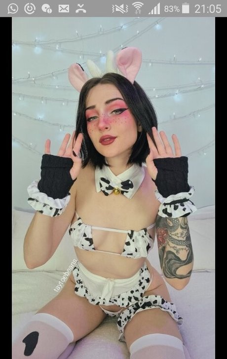 Taytoebeans model pretty pics