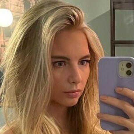 vixyless nude pornstar gallery