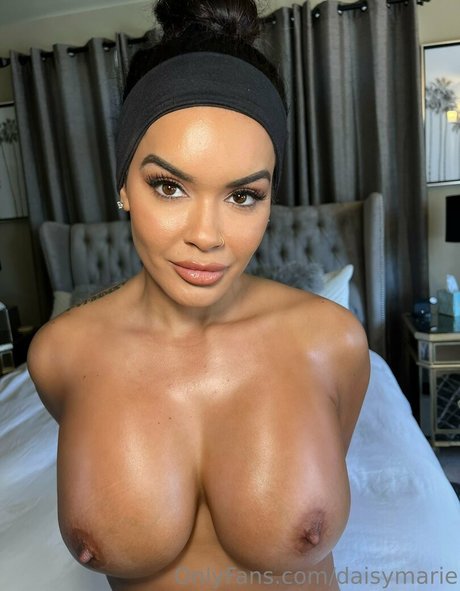 daisymarie model naked photos