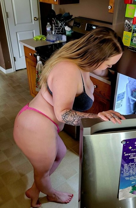 curvycutiexo erotic model picture