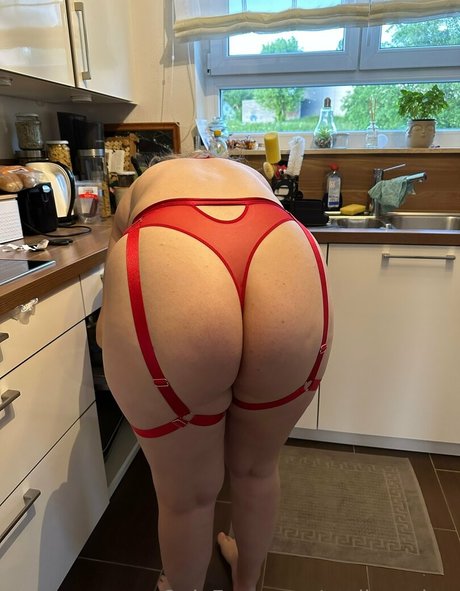 Molly Archer model exclusive img