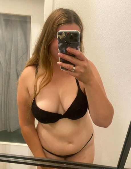 Molly Archer hot actress archive