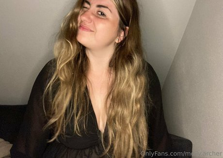 Molly Archer model exclusive image