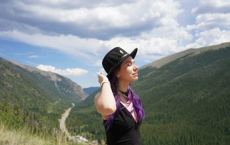 lolaxsparks model nudes img