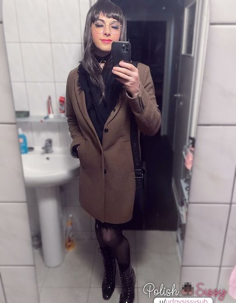 SaraSubmissive naked model pictures