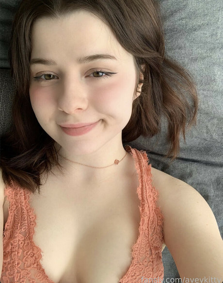 Aveykitty pornstar hd photo