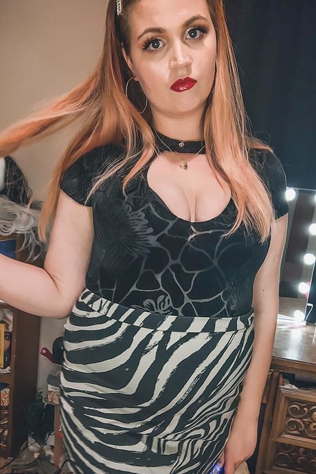 kinkycurvykat nude star pic