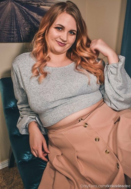 kinkycurvykat nude model images
