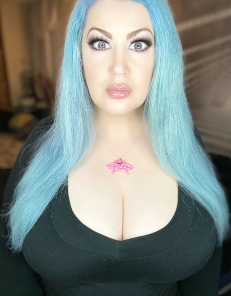 Goddess Zenova model nudes pic