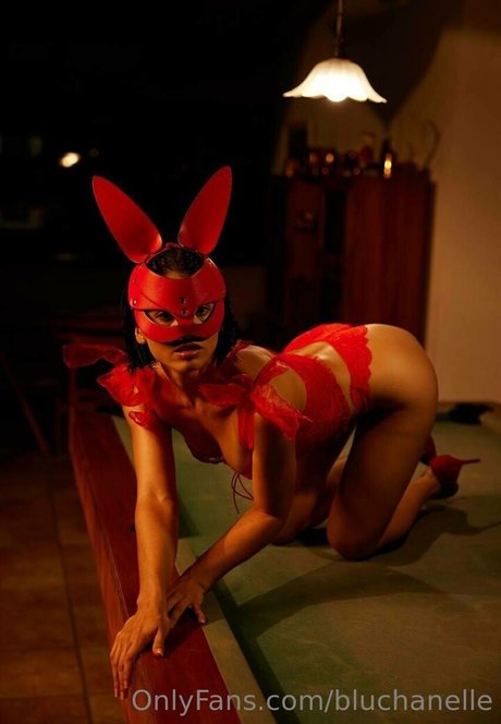 bluchanelle model top photos