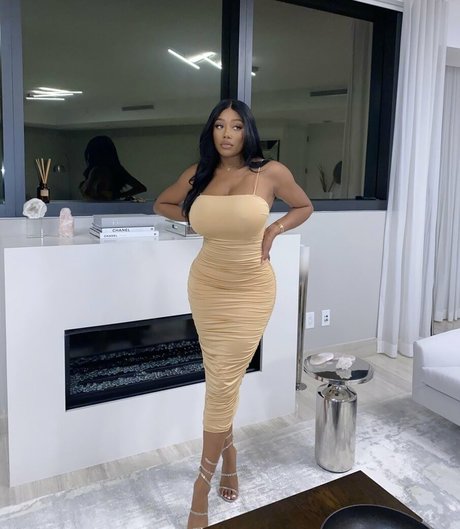 Vivi Panamera naked actress galleries