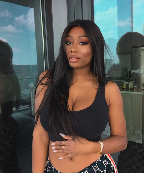 Vivi Panamera high quality model archive