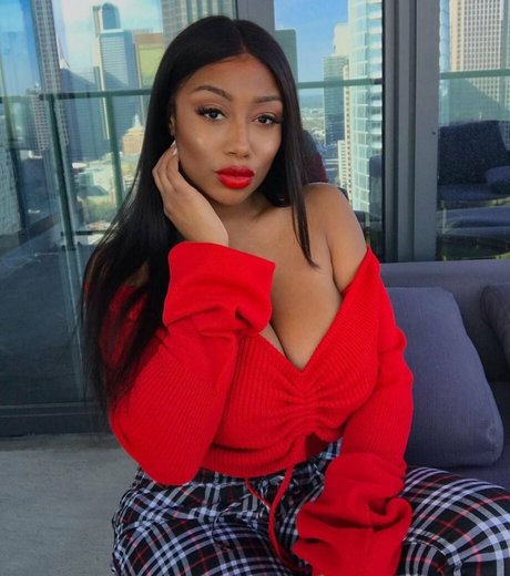 Vivi Panamera art model gallery