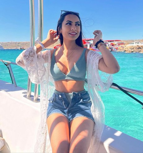 nikkirai_ star sexy pic