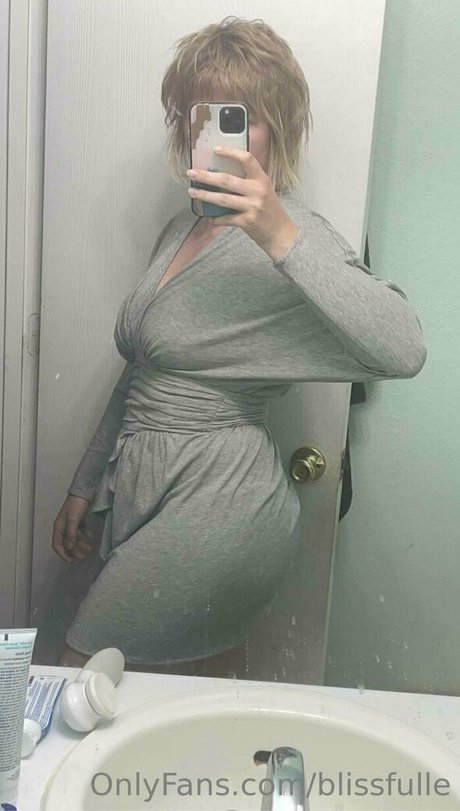 blissfulle model top picture