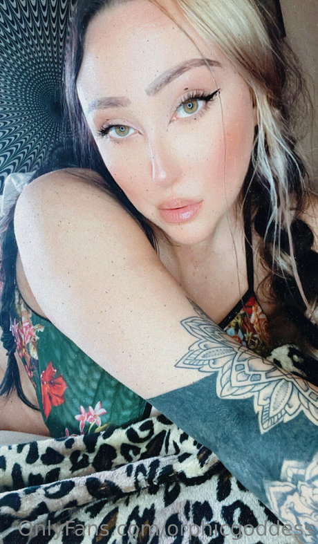 orphicgoddess naked model pics