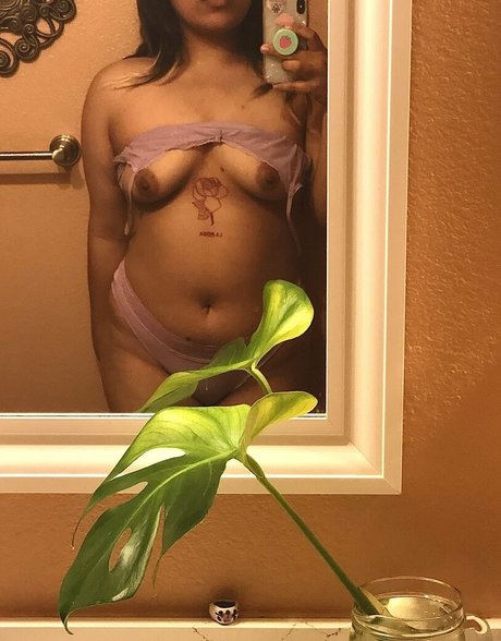 benadryldreams naked model pic