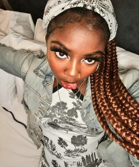 Alijahkai model nude archive