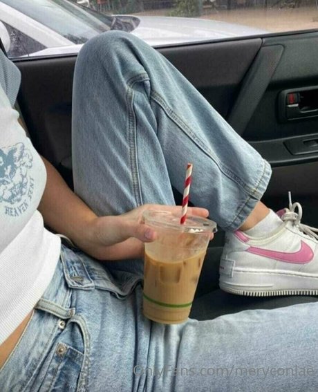 meryconlae pretty pornstar pictures