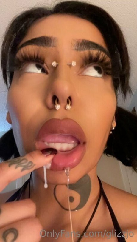 glizzjo nudes model archive