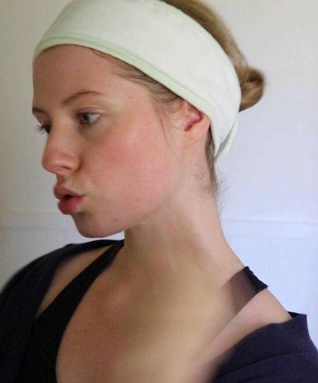 Ozley ASMR model sex pic