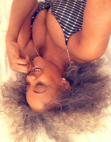 Sinnamon Love star sexy galleries