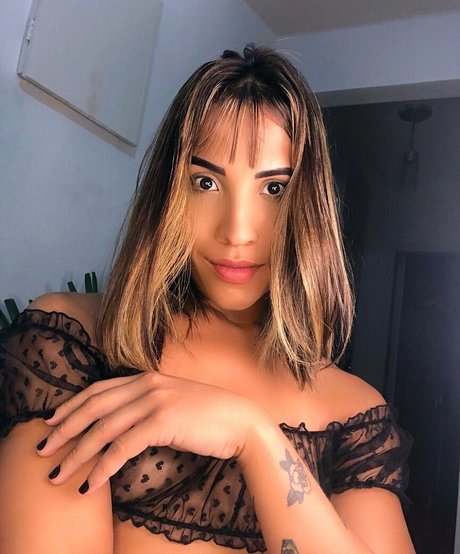 Cassia Fernandez star exclusive galleries