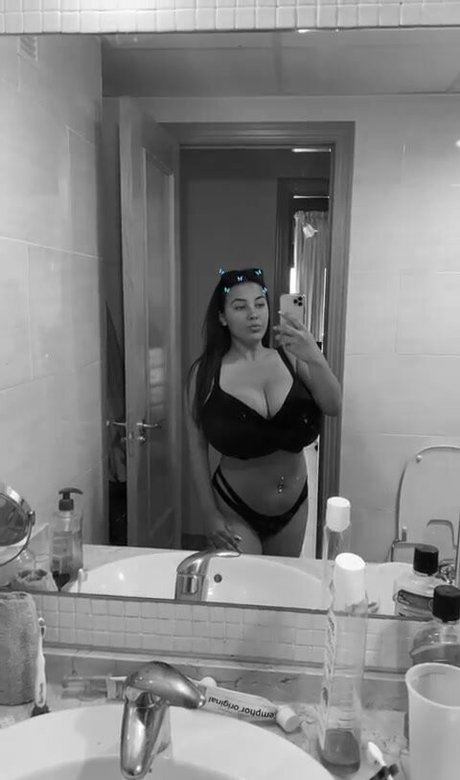 Anneris18 nude pornstar pic