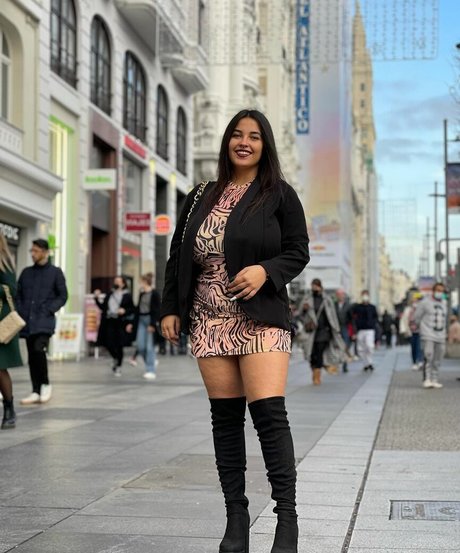 Anneris18 nice actress image