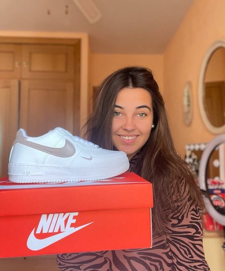 Anneris18 model nudes img