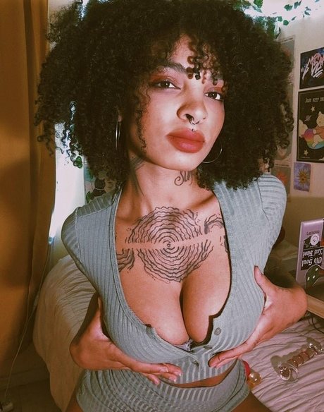 Molive model nudes gallery