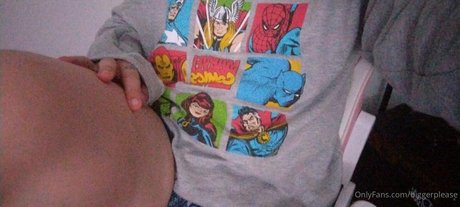 biggerplease naked star photo