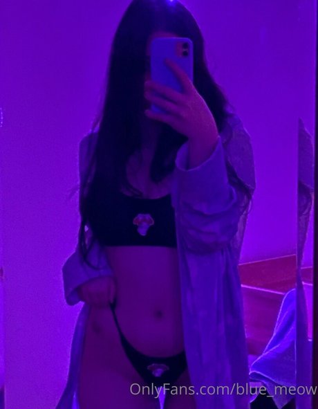 blue meow model exclusive pic