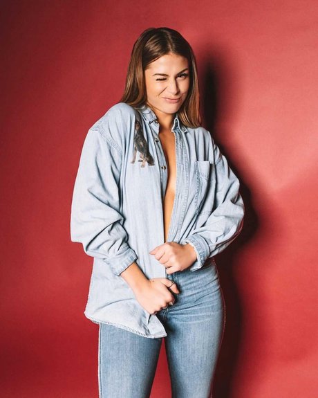 Emmily Mello sex actress pics