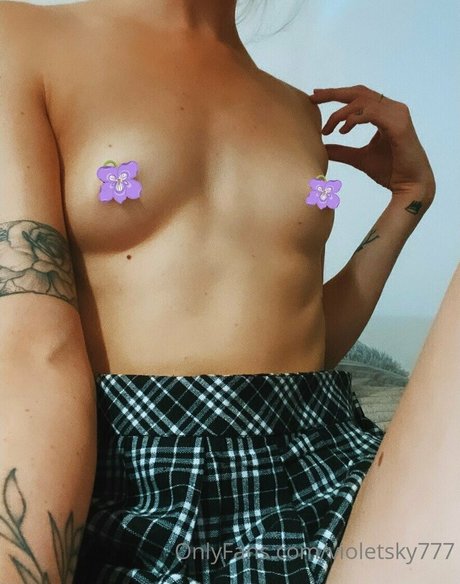 violetsky777 adult model image