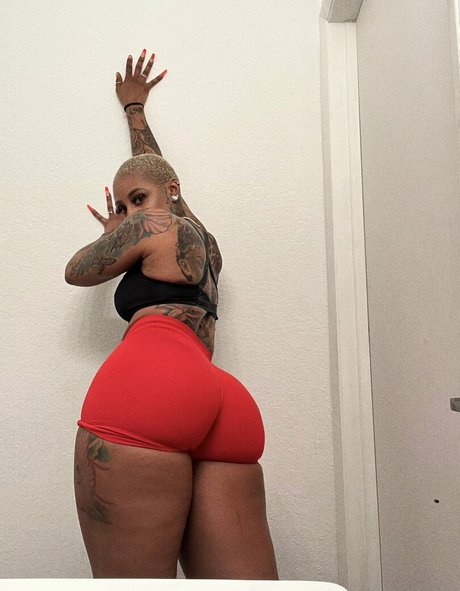 ItsJustRocky model naked pics