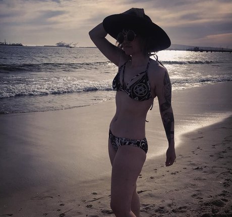 Holly Conrad model porn archive