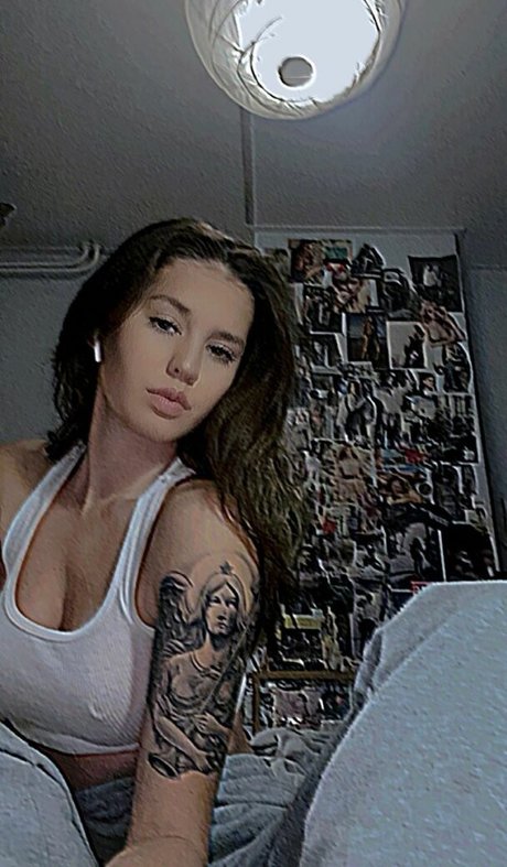 Indymendee_ hd pornstar photo