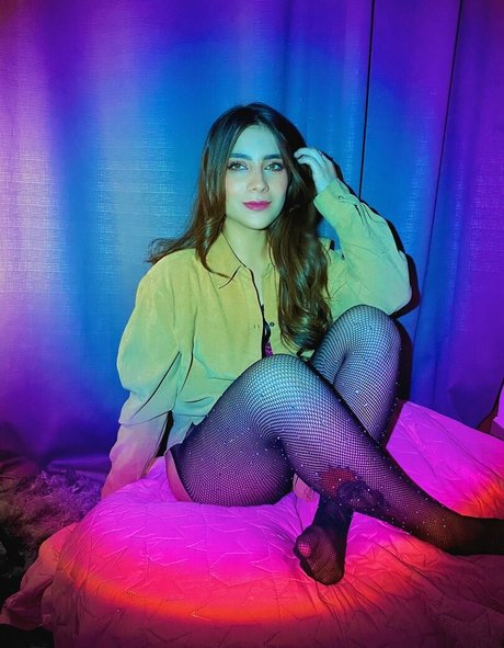 Nicole Navarrete sexy model photos