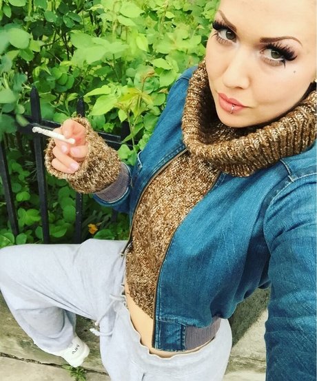 My Little Vronie free pornstar pic