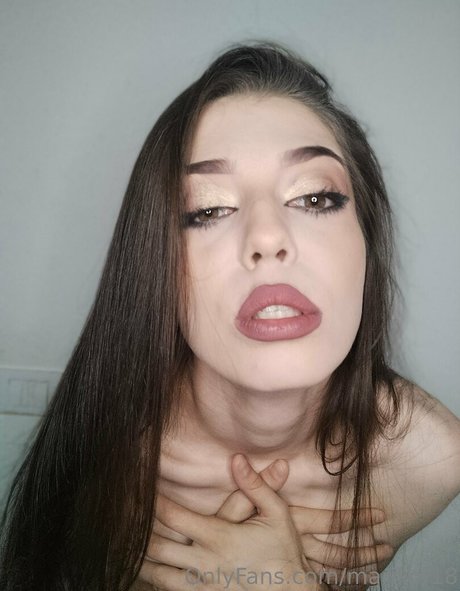 marikof18 model naked img