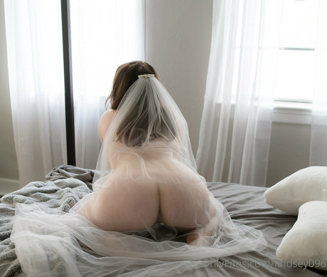 Lindsey096 nude actress galleries