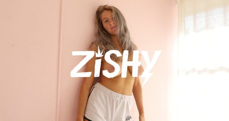 Maddie Crump beautiful actress galleries