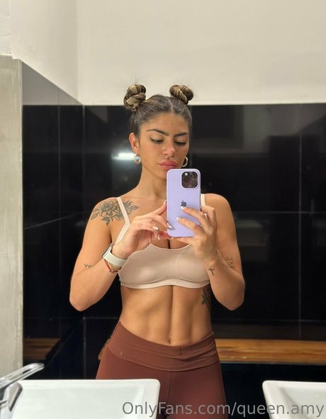 queen amy actress photos